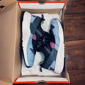 Nike Air Huarache Utility 'Medium Berry' - 806979-500 - mens 10